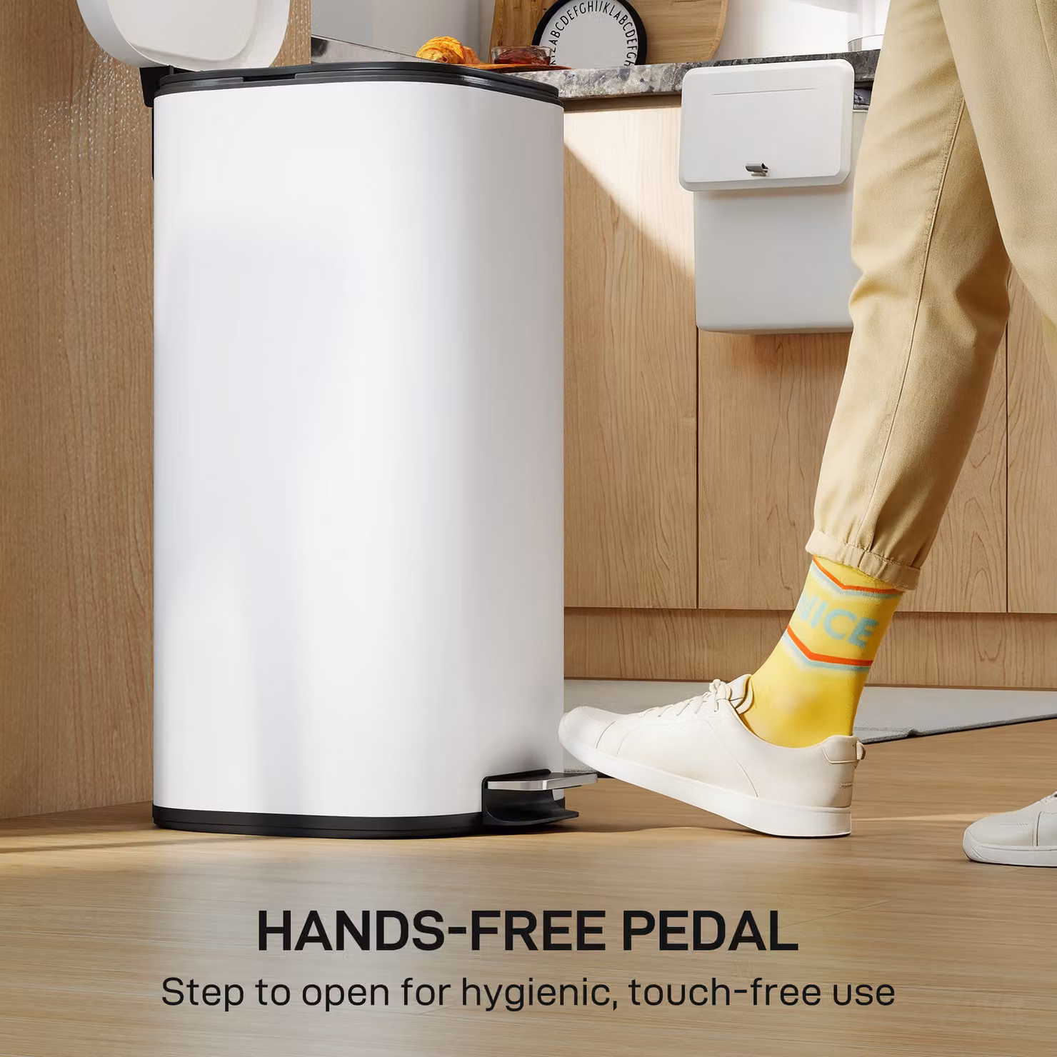 HOMCOM 30L Pedal Kitchen Bin with Soft-Close Lid and Removable Inner Bucket, Beige/White – 4