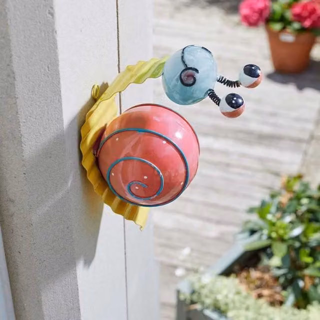 Garden Mile Metal Snail Ornament in Multicolour Pink, Yellow and Blue, Height: 13 cm