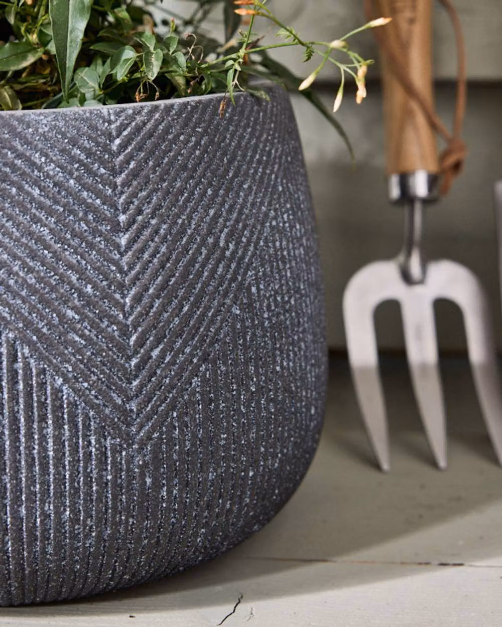 Dibor Small Grey Symmetry Stripe Fibre Clay Indoor Outdoor Garden Planter, H: 20 cm, Dia: 29 cm – 3