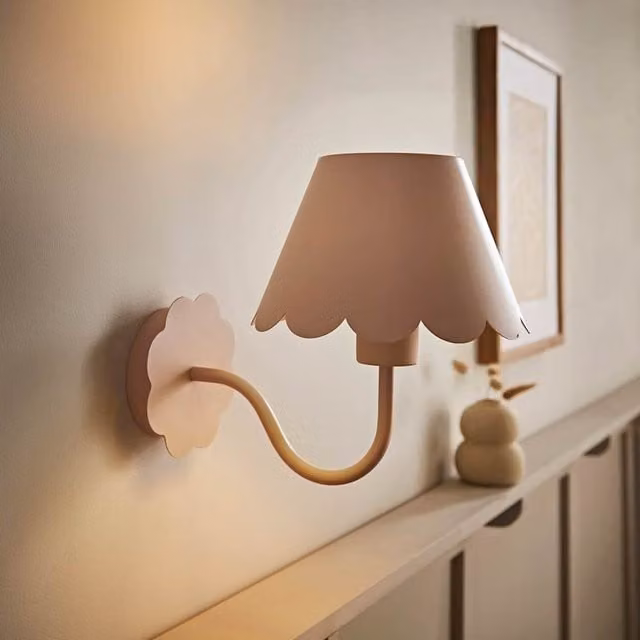 ValueLights Hattie Scallop Rechargeable Wall Light in Pink