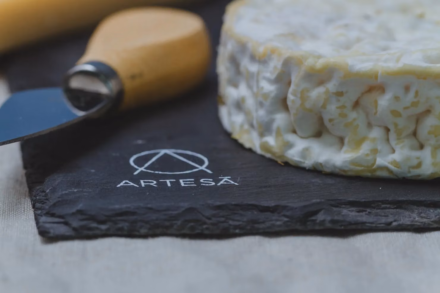 Artesa 4 Piece Black Slate Cheese Board and Knife Set – 8