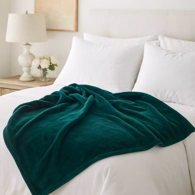 Voltico Super Soft Plain Flannel Throw Blanket in Green and Grey, W/D/H: 130 x 160 cm – 1