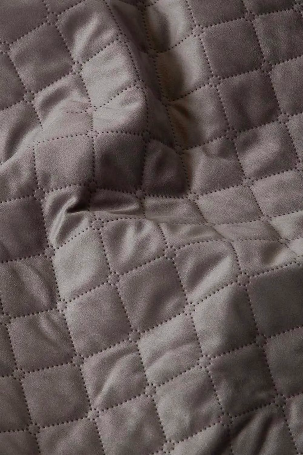 Homescapes Grey Quilted Geometric Velvet Throw, W: 150 cm, L: 200 cm – 4