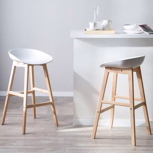 Wyld and Coco Set of 2 Scandi Counter-Height Bar Stools in White with Beech Legs, Height: 85 cm – 1