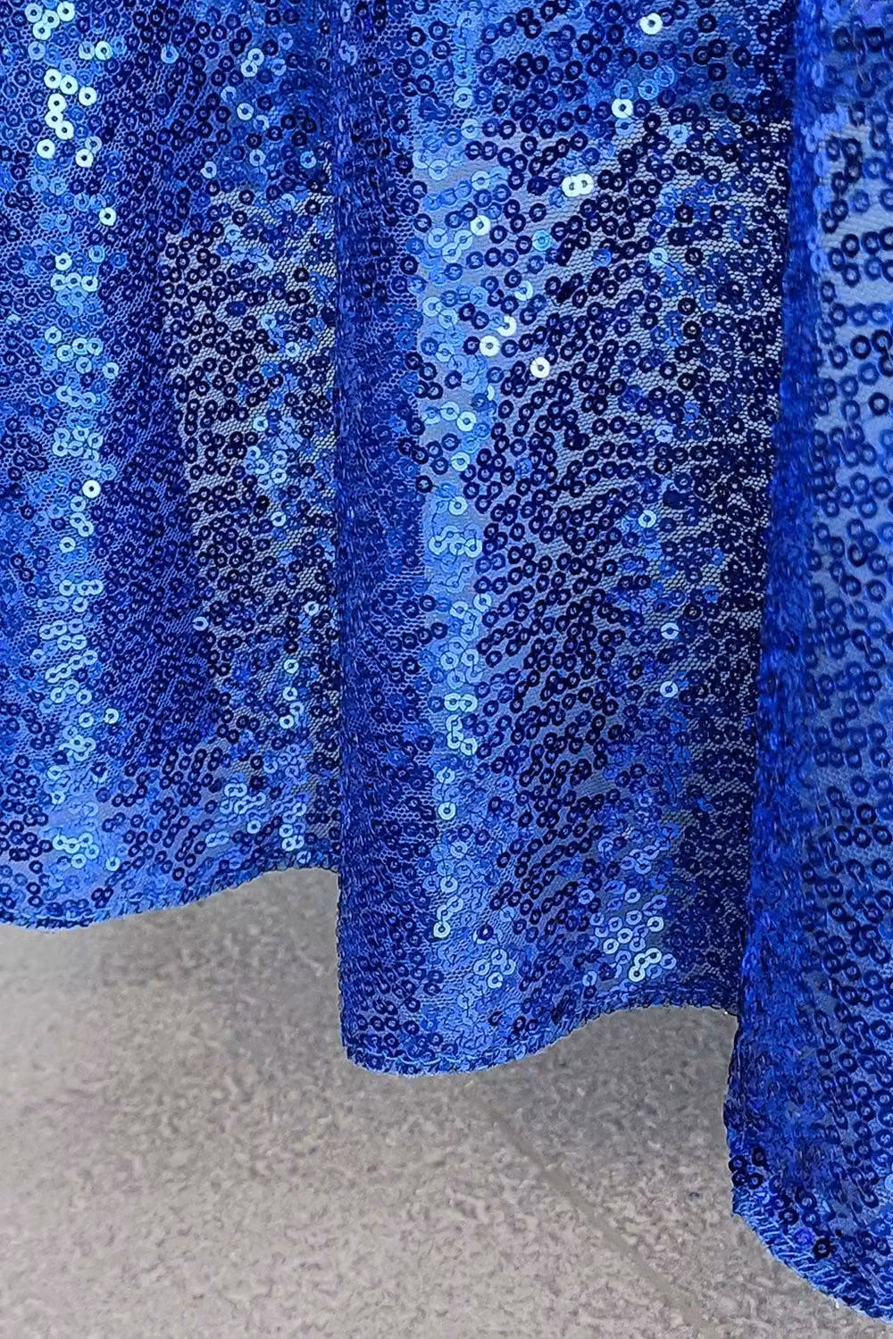 Neel Blue Round Sequin Tablecloth in Royal Blue, Diameter: 304.8 cm – 4