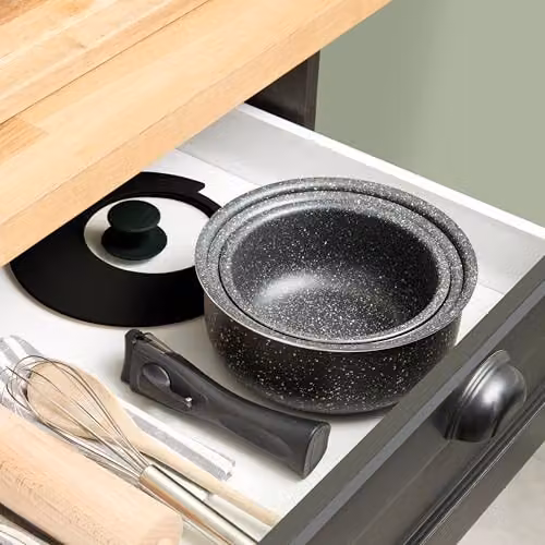 Coopers of Stortford Nesto Set of Three Multicolour Nesting Aluminium and Ceramic Saucepans with Universal Lid and Removable Handle – 3
