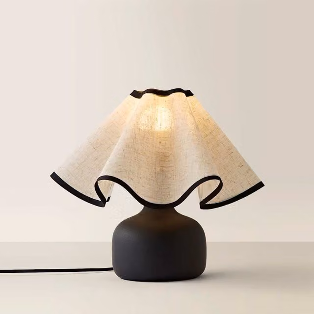 ValueLights Emilia Ceramic Table Lamp with Linen Wave Shade and Bulb in Black – 1