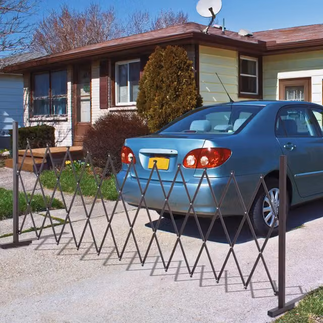 Outsunny Aluminium Alloy Expanding Trellis Fence in Dark Brown