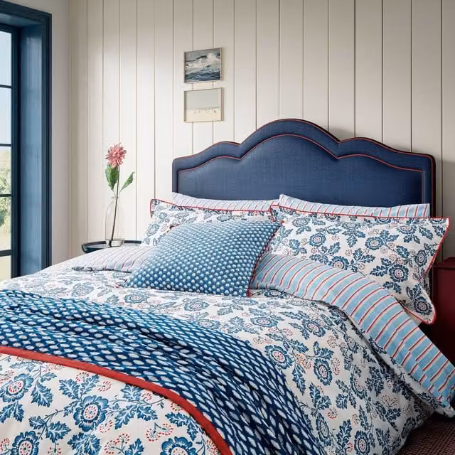 Land & Shore River Kingsize Reversible Cotton Percale Duvet Cover Set with Pillowcases, Blue, Red and White Floral Design, W: 180 cm – 1