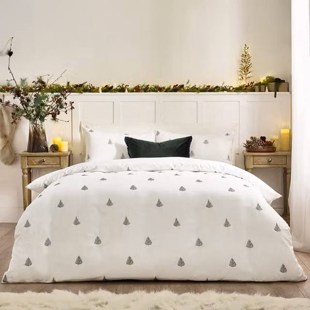 Make It A Home Winter Forest Cotton Embroidered Duvet Cover Set in White and Forest Green, W: 140 cm, L: 200 cm