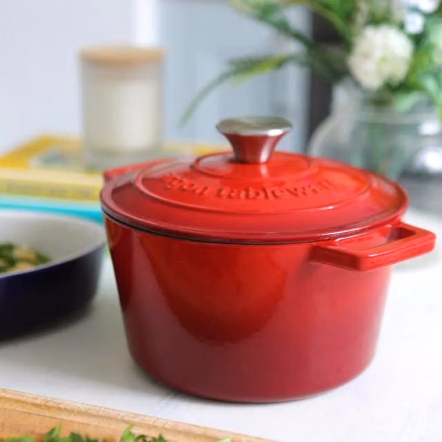 Argon Tableware Pack of 2 Round Cast Iron Casserole Dishes, 2.8l, Red Ombre