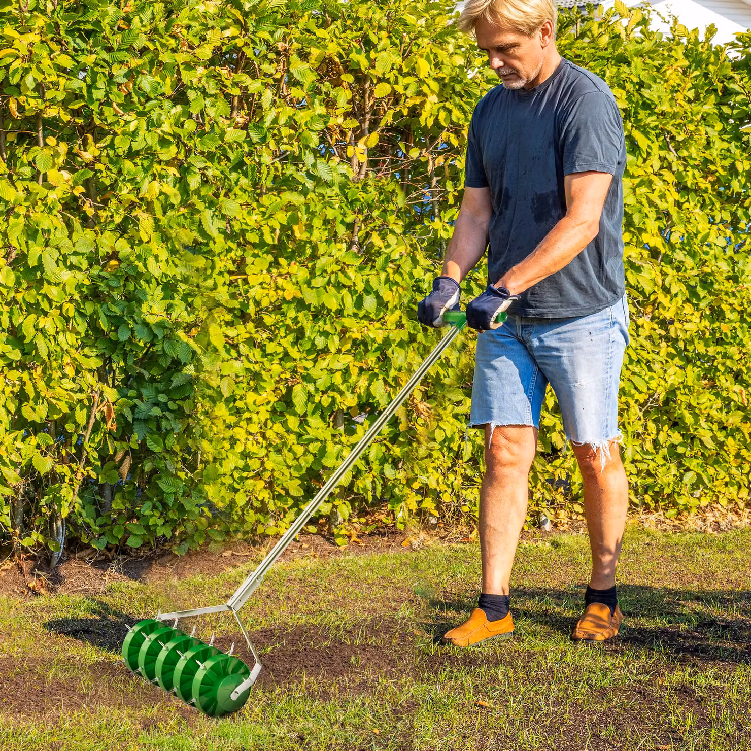 Outsunny Manual Rolling Lawn Aerator with 3-Piece Detachable Handle and T-Bar Grip, Dark Green – 2