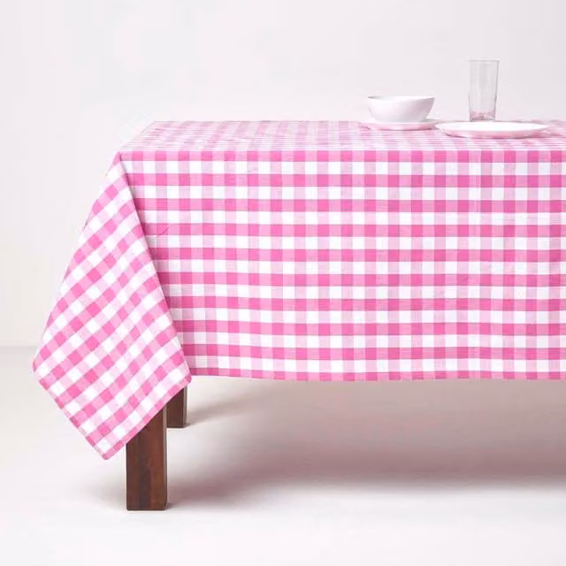 Homescapes Pink Checked Cotton Rectangular Tablecloth, 178 cm