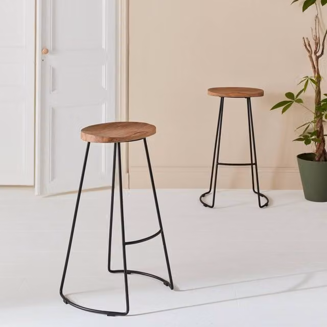 sweeek Pair of Industrial Mango Wood and Metal Bar Stools in Light Brown and Black – 1