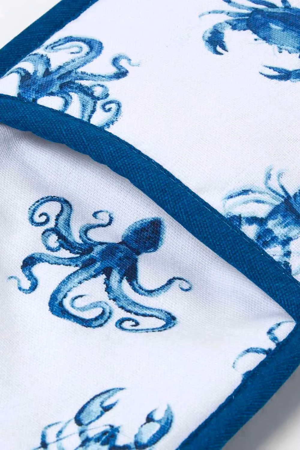 Homescapes Blue Sea Life Pattern 100% Cotton Double Oven Gloves – 4