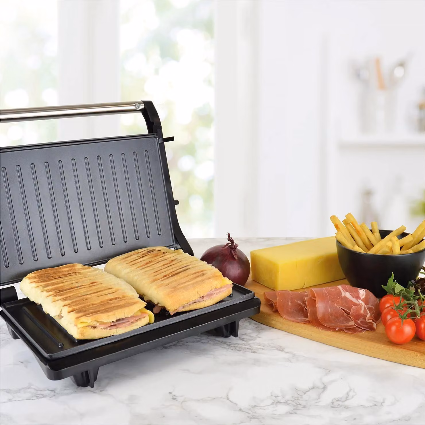 Lloytron Health Grill and Panini Press in Black and Silver – 2