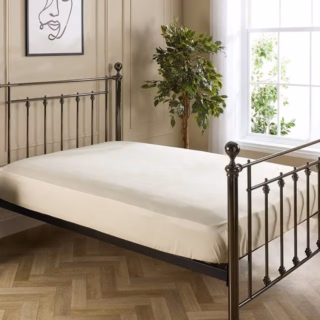 Hotel Pure Luxury Mako Satin Cotton Fitted Sheet in Cream, 200 x 200 cm