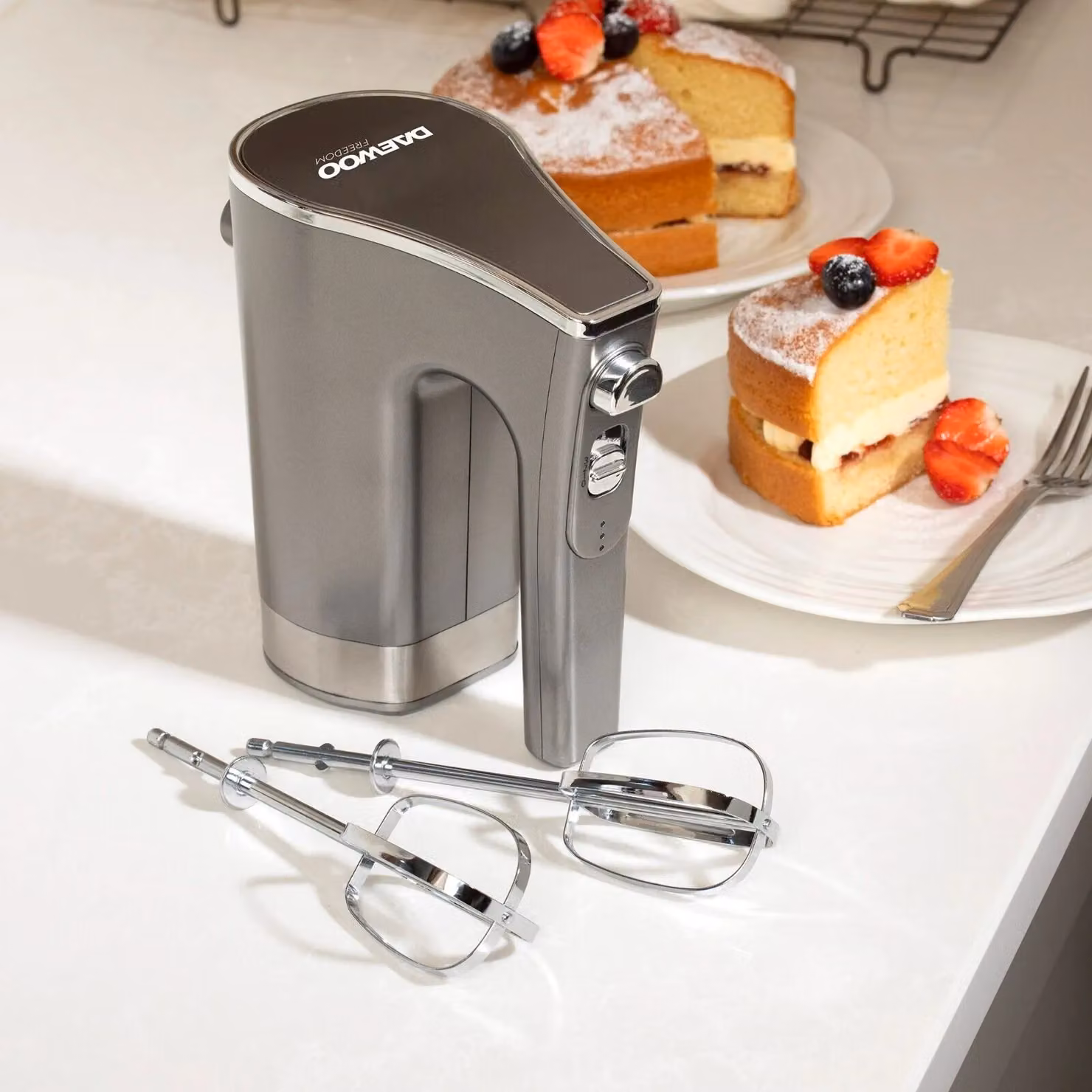 Daewoo Freedom Collection 200W Cordless Pro USB Rechargeable Hand Mixer and Whisk with 3 Speeds in Silver – 3