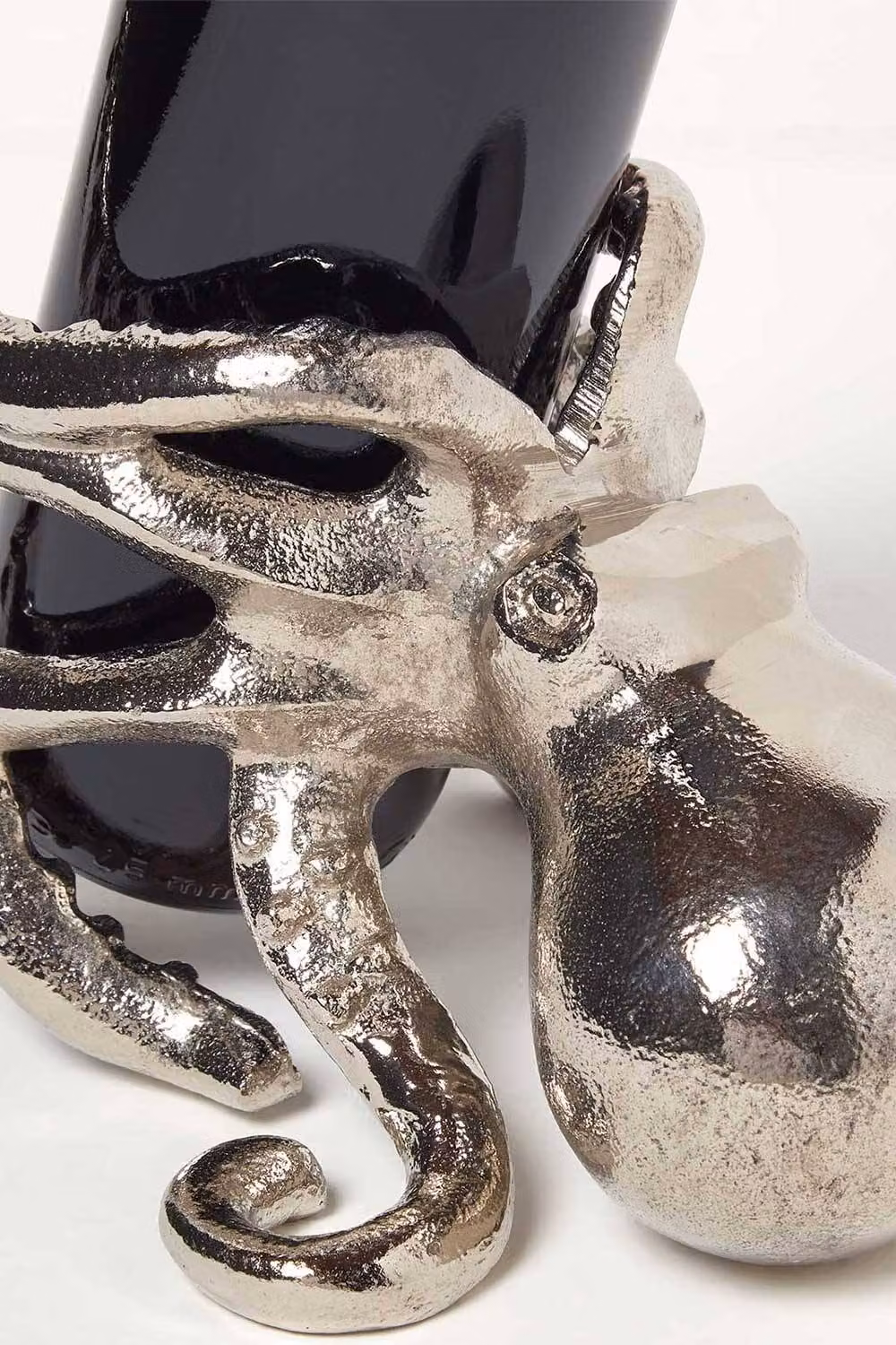 Homescapes Polished Silver Octopus Wine Bottle Holder – 3