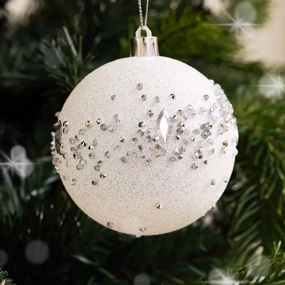 Melody Maison Set of 3 White and Silver Glitter Jewel Christmas Baubles, Diameter: 9 cm – 4