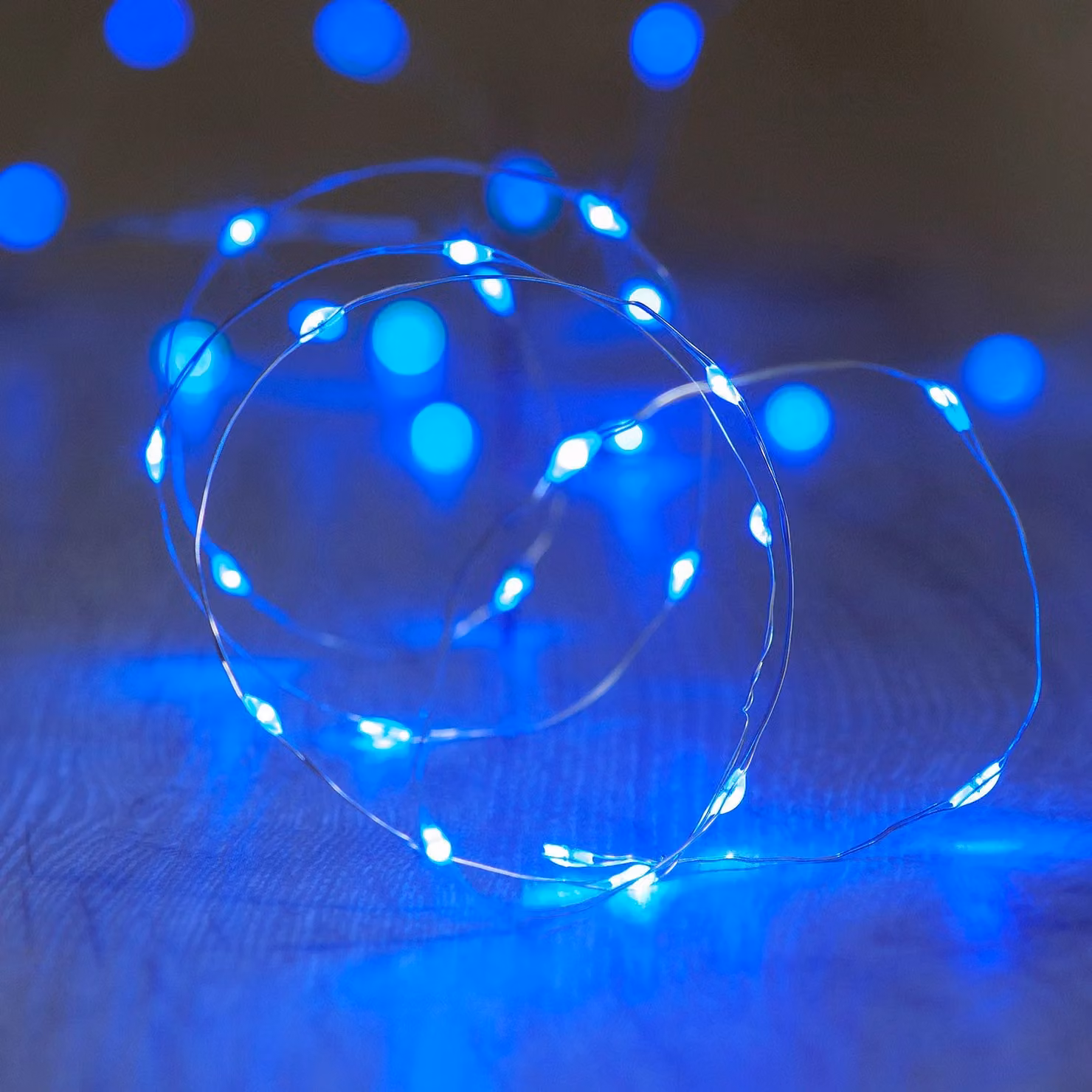 Lights4fun.co.uk 20 Blue LED Micro Battery Fairy Lights with Silver String