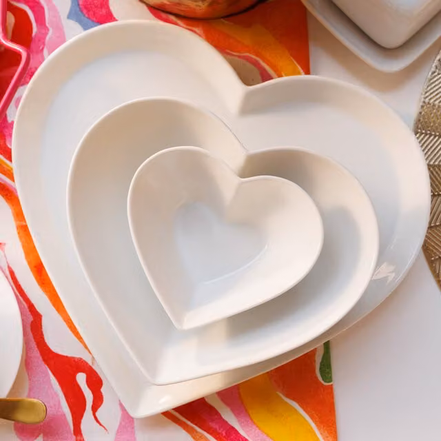 Mikasa Chalk Large Heart Porcelain Serving Bowl, White, Diameter: 21 cm