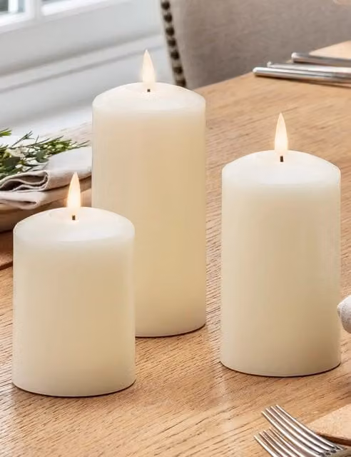 Lights4fun TruGlow Set of 3 Ivory Wax Pillar LED Candles with Flicker Effect and Timer
