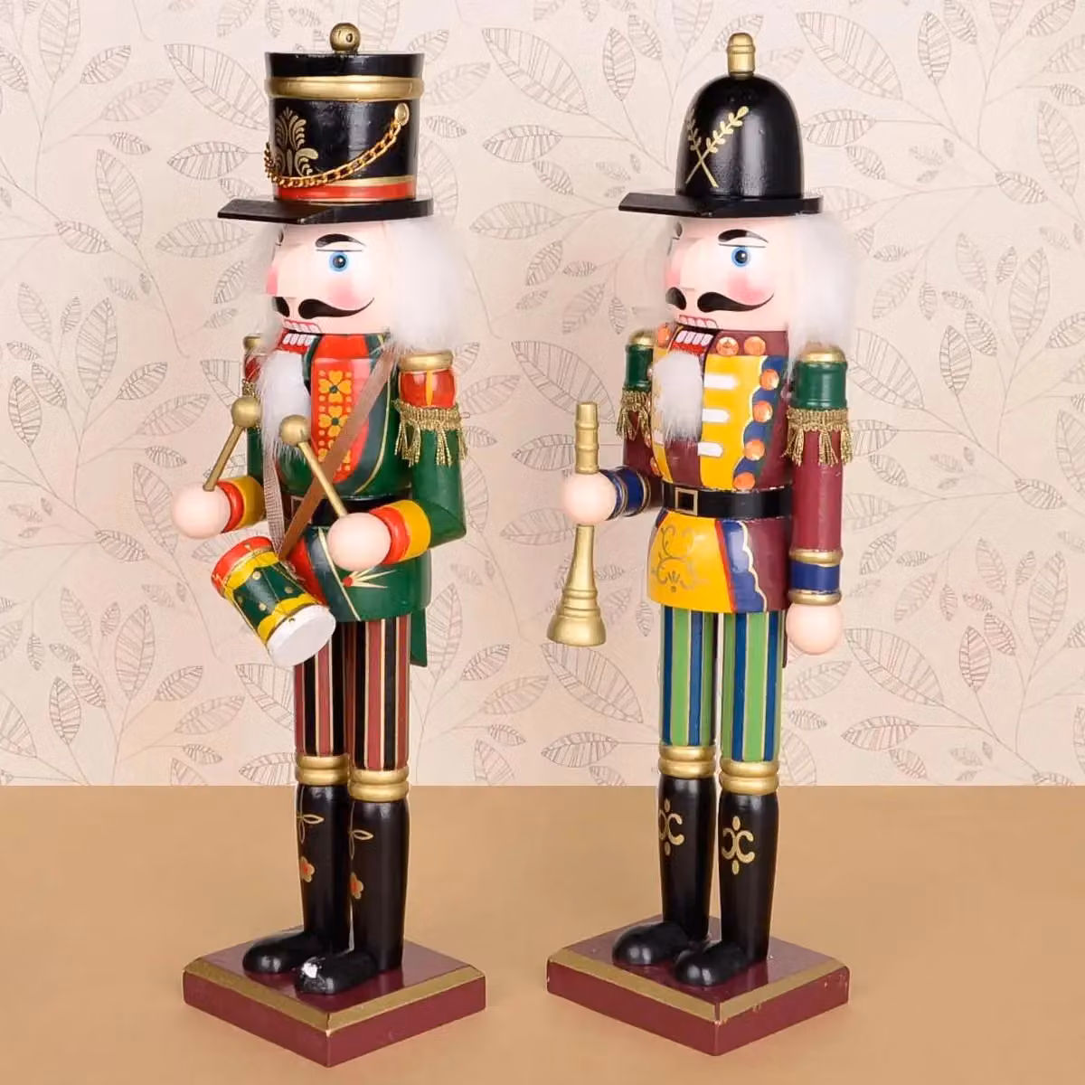 Shatchi Set of 4 Multicolour Wooden Nutcracker Figures with Royal and Military Theme, Height: 38 cm – 2