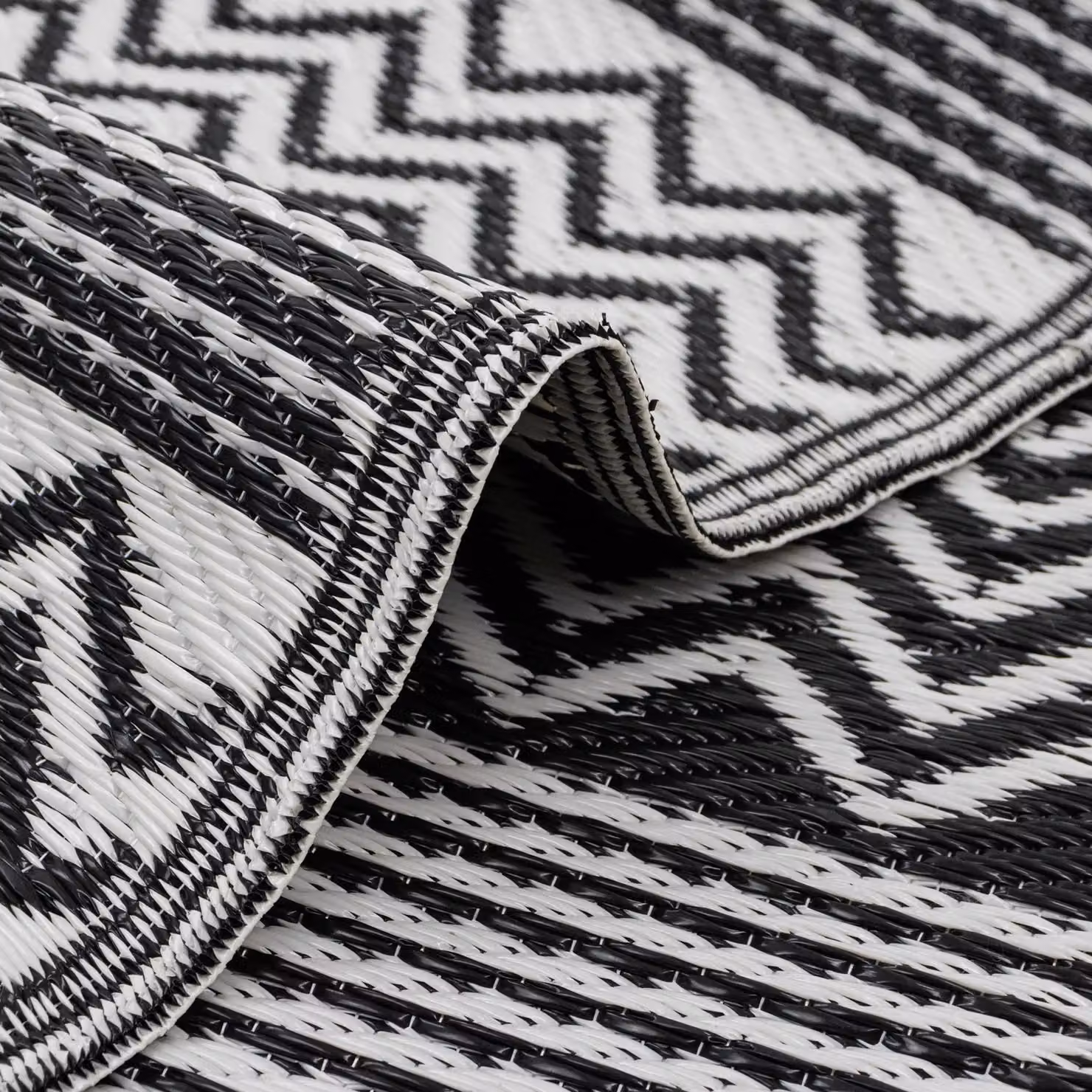 JVL Reversible Geometric Woven Outdoor Rug in Black, White and Grey, W/D/H: 180 x 120 cm – 3