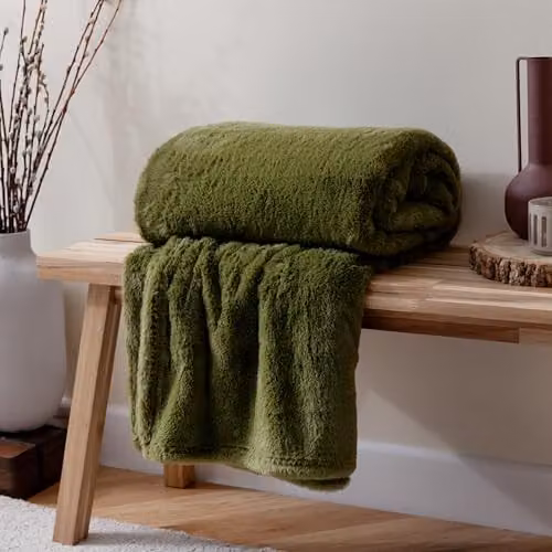 Furn Kallu Reversible Double-Sided Faux Fur Throw in Green, W: 150 cm, L: 200 cm – 2