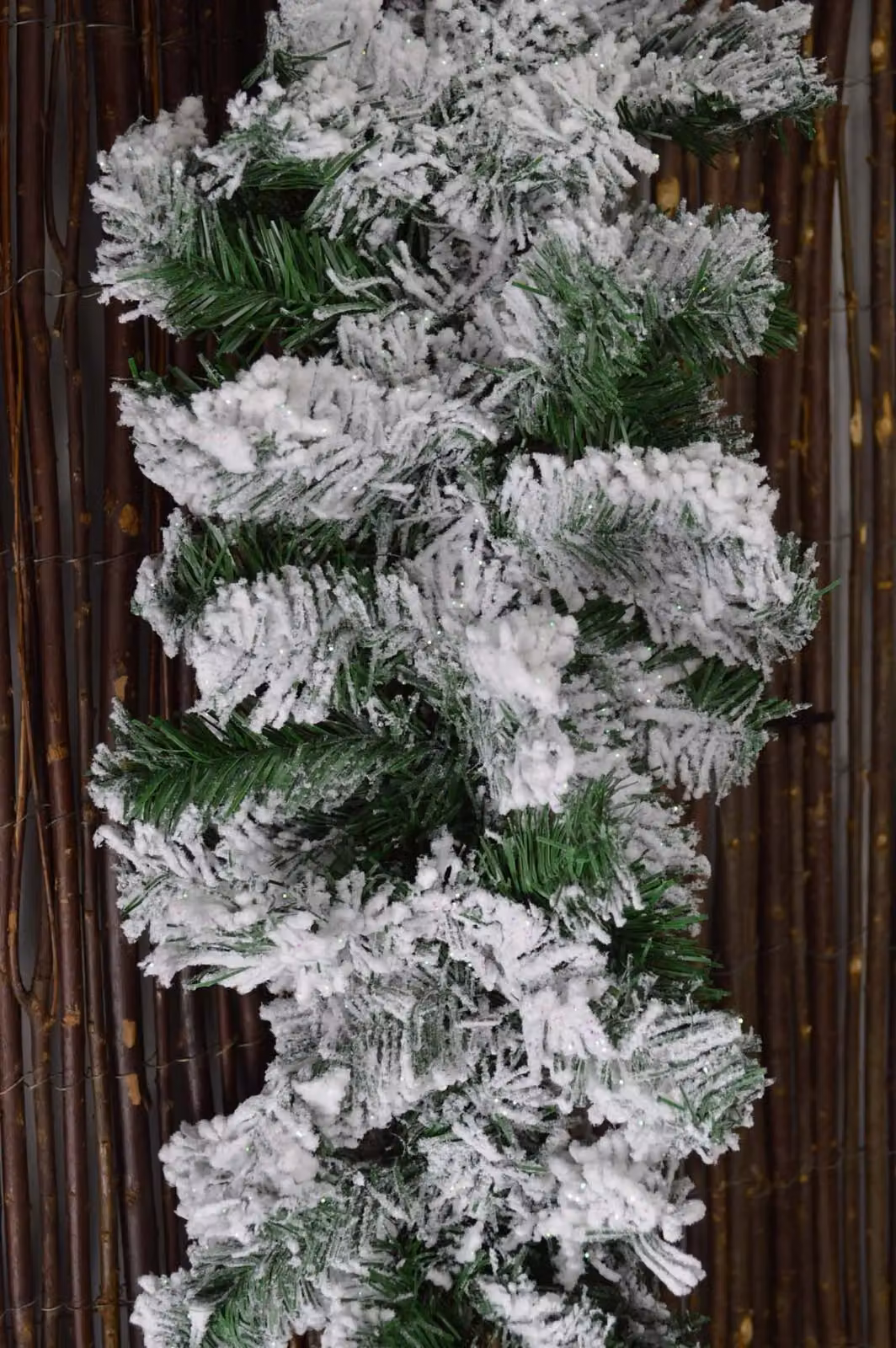 Samuel Alexander Premier Decorations 2.7m Snow Flocked Pine Christmas Garland with Glitter Finish in Green – 2