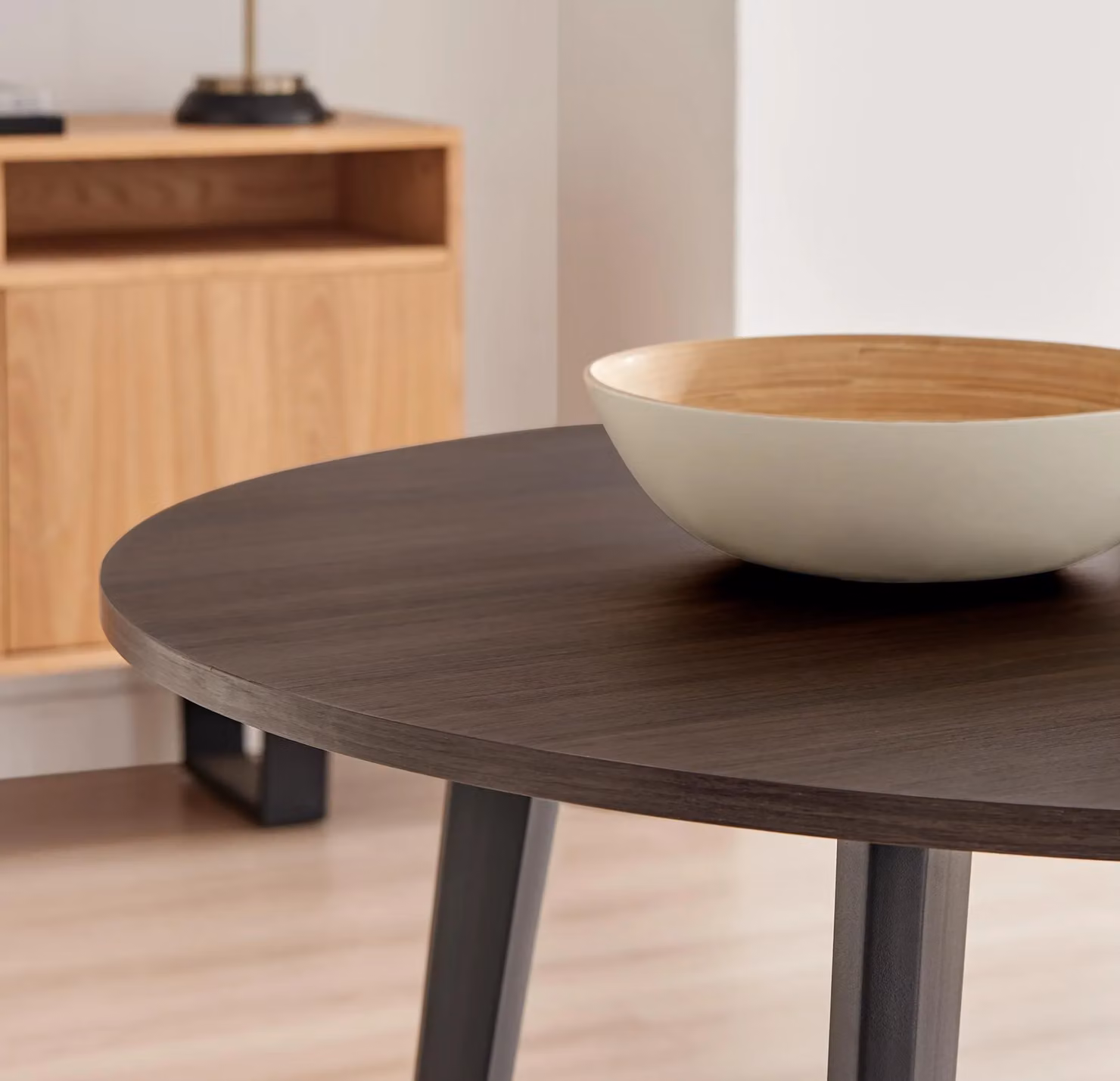 FurnitureboxUK Koko 4-Seater Round Dining Table in Walnut with Black Legs – 2