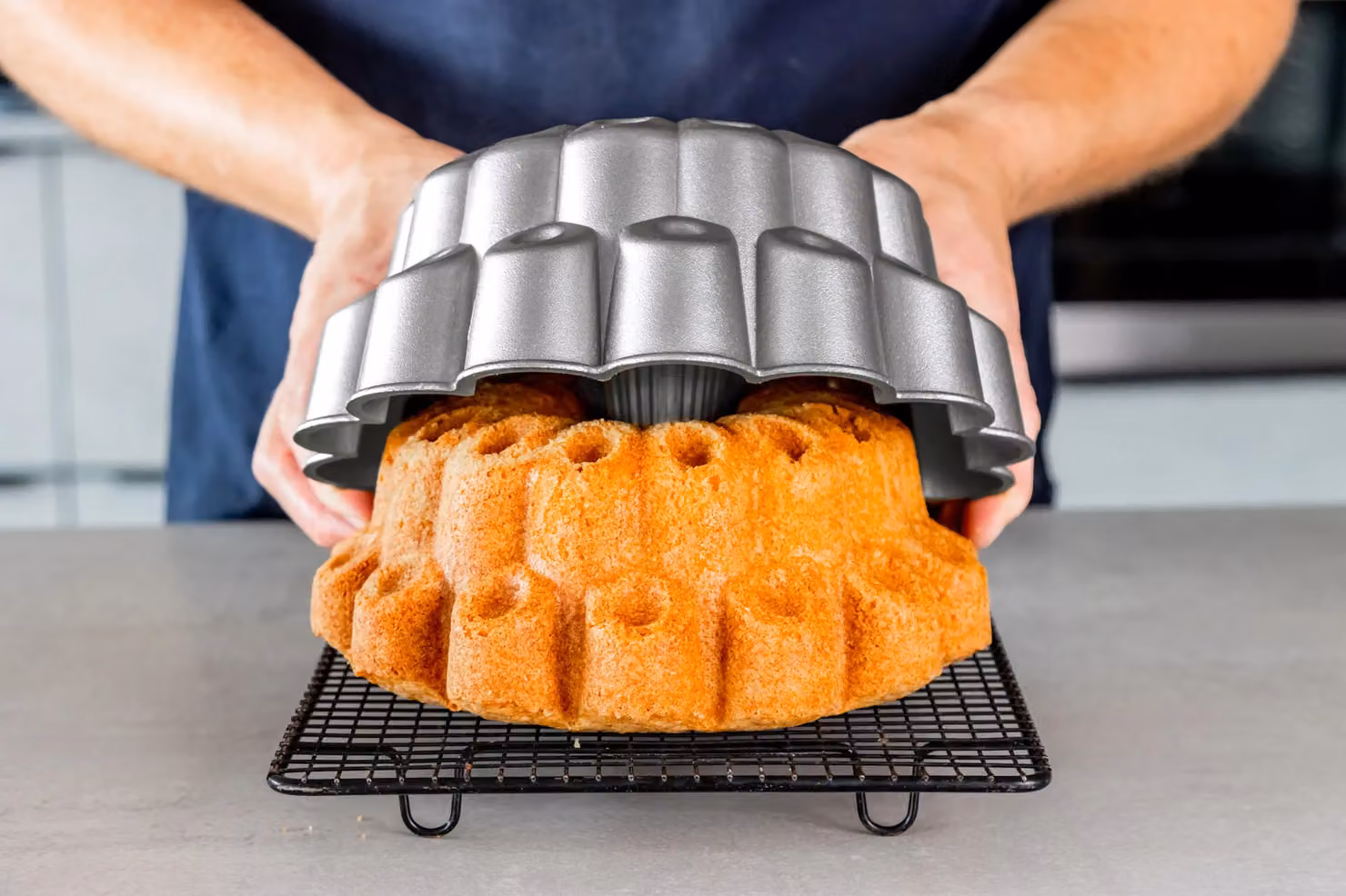 MasterClass Non-Stick Cast Aluminium Cake Tin, Grey, 24cm – 8
