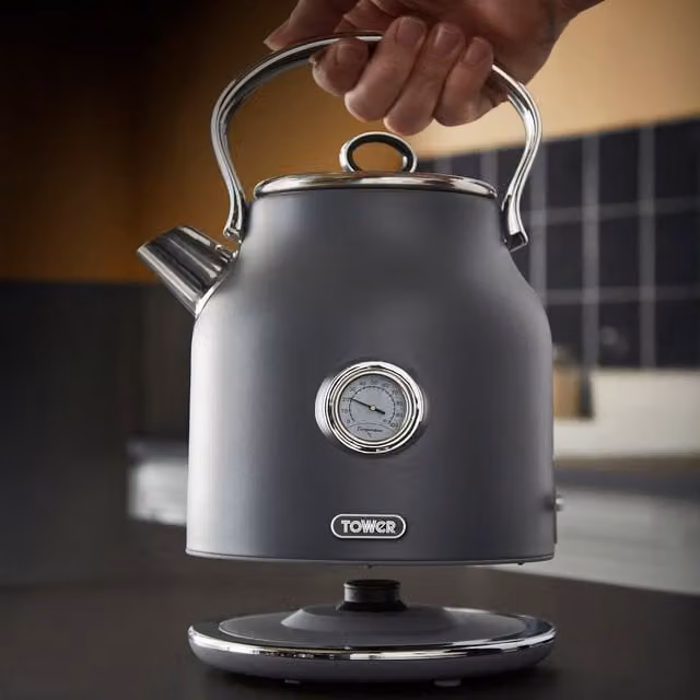 Tower Renaissance 1.7 l 3kW Metal Kettle in Grey and Black