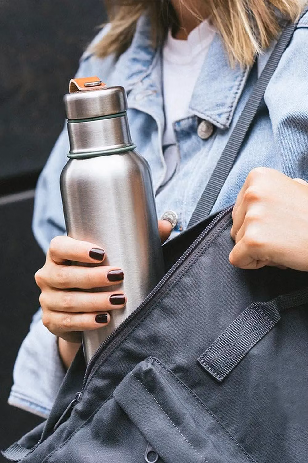 Black + Blum Insulated Water Bottle Large 750ml in Green and Silver – 5