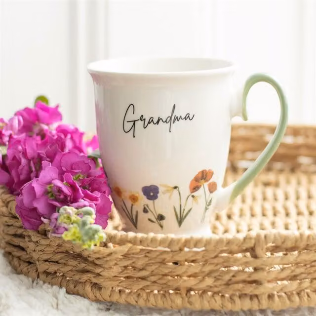 KDMD Grandma Wildflower Floral Pedestal Mug in White and Green