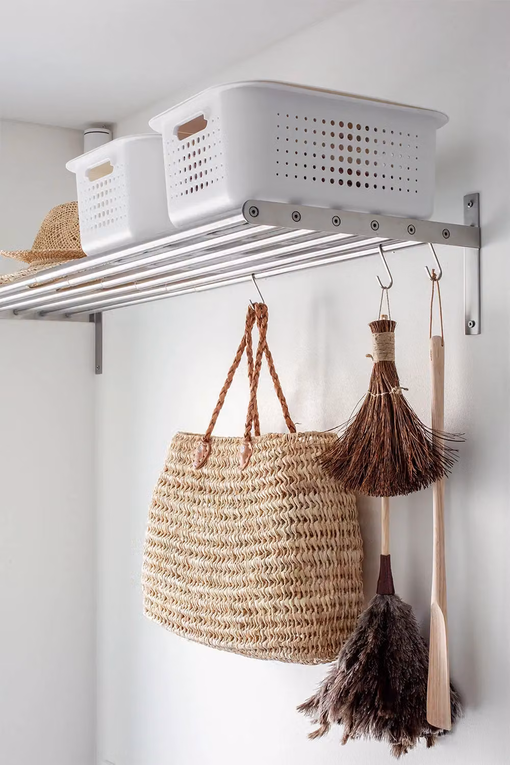 SmartStore d Stackable White Plastic Baskets with Bamboo Lids, Set of 2 – 3