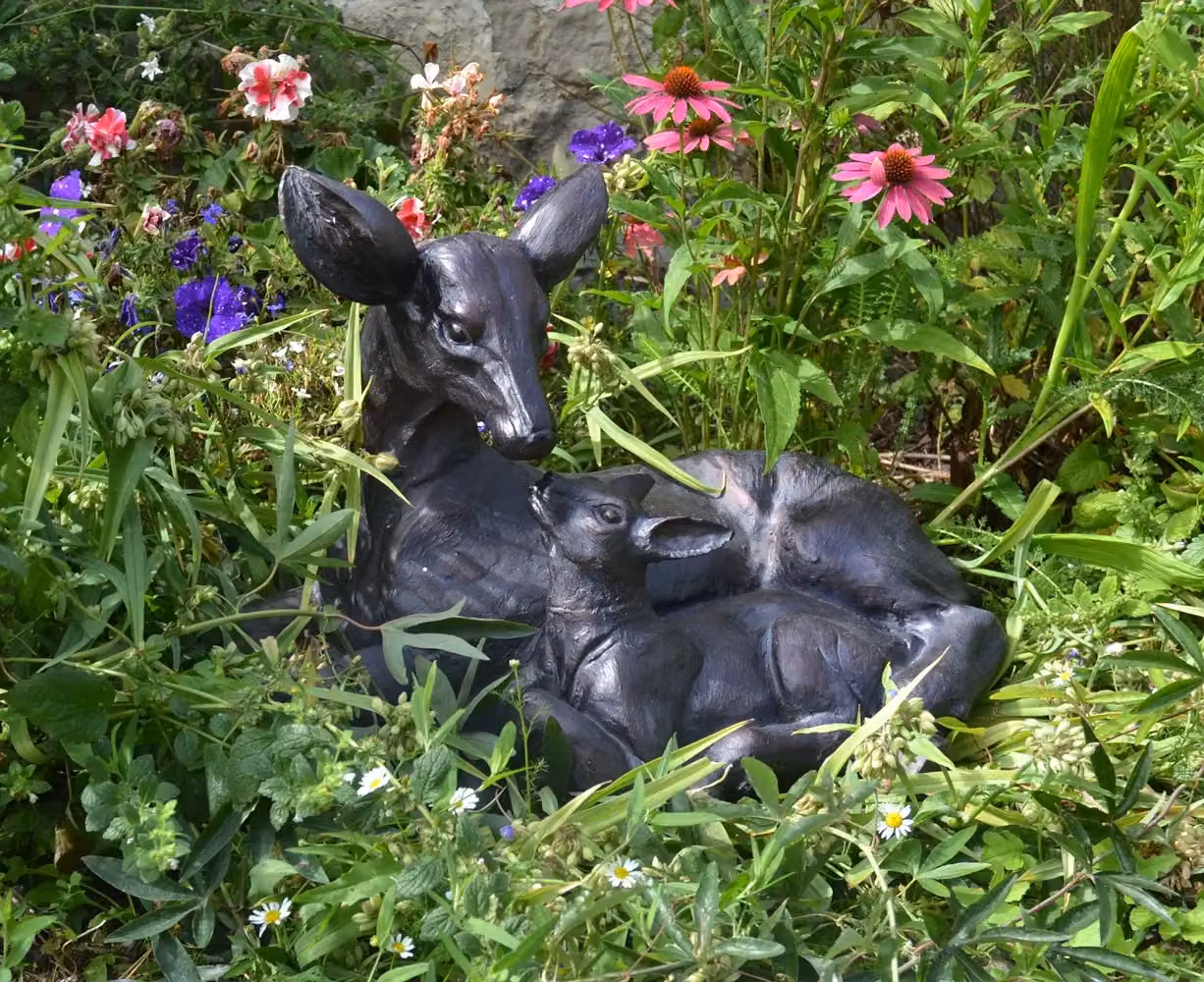 Inspirational Gifting Doe and Baby Fawn Laying Deer Garden Ornament Sculpture, Aged Bronze Finish Resin, H 46.0 cm x W 40.0 cm x D 40.0 cm – 2