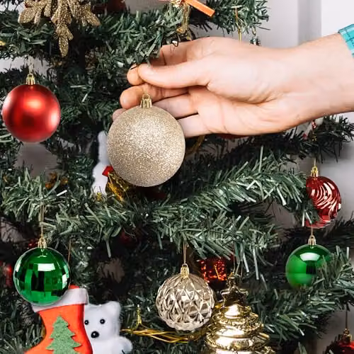 Pelle & Sol 36-Piece Shatterproof Christmas Bauble Set in Red, Green and Gold – 7