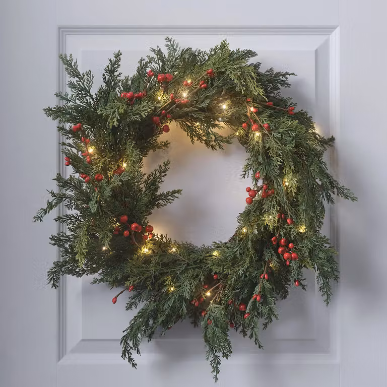 Lights4fun Pre Lit Red Berry Christmas Wreath in Red and Green, 45 cm