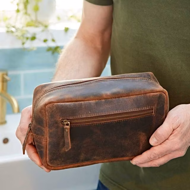 Paper High Buffalo Leather Wash Bag in Brown