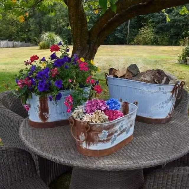 Madison & Mayfair Set of 3 Grey Metal Tub Planters, W/D/H: 40 x 36 x 63 cm