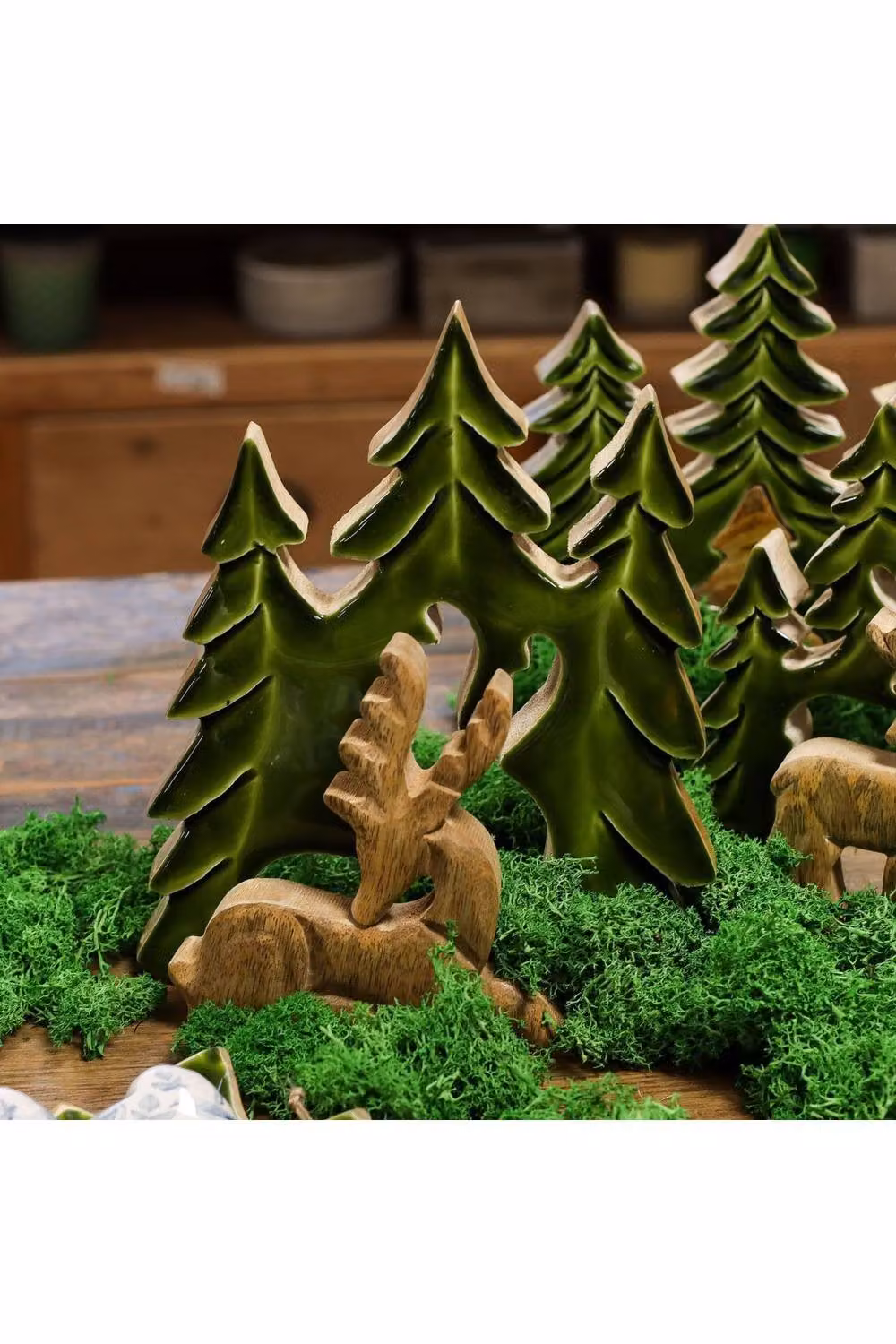 KDMD Lost in the Forest Stag 3D Wooden Tabletop Decor, Dark Green Mango Wood and Enamel, W: 23 cm, D: 20 cm – 3