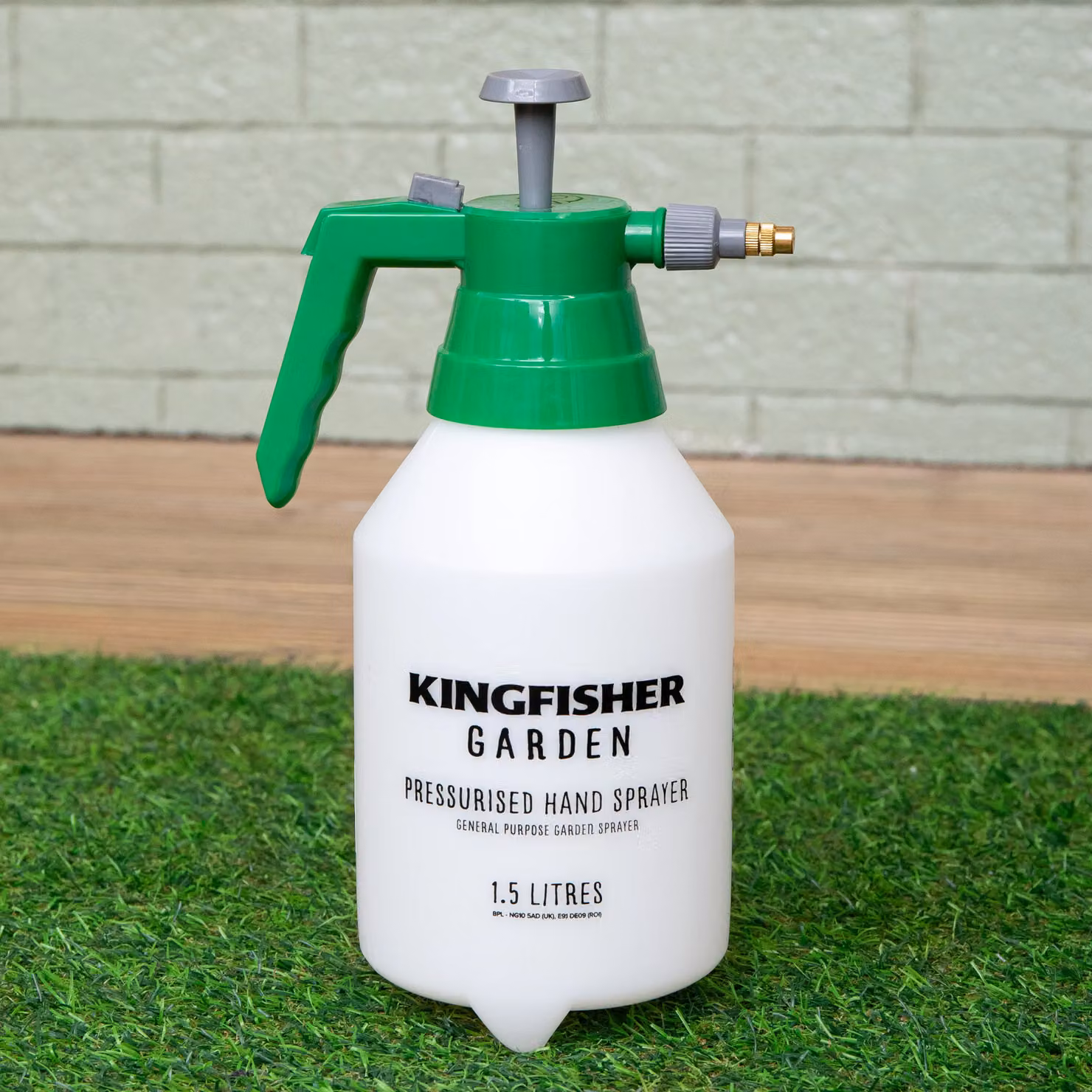 Samuel Alexander 1.5 l Manual Hand Held Pressure Sprayer Bottle in White – 3
