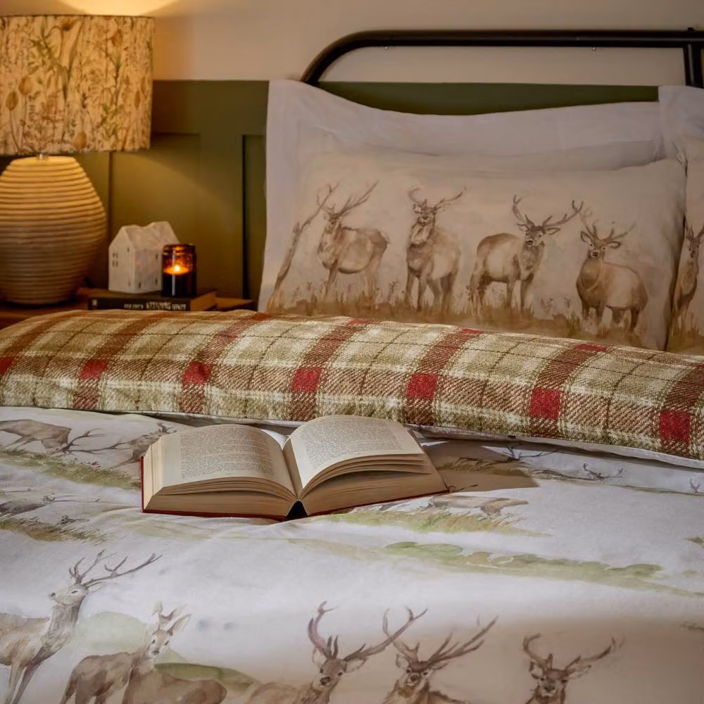 Voyage Maison Moorland Stags Reversible 100% Cotton Duvet Cover Set, Multicolour, W: 200 cm x D: 200 cm – 2