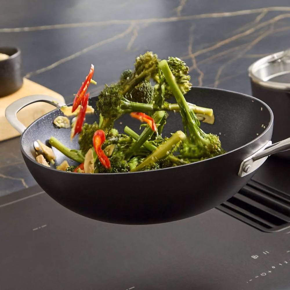 Morphy Richards Mastery 28cm Non-Stick Stir Fry Pan with Glass Lid, Black – 3