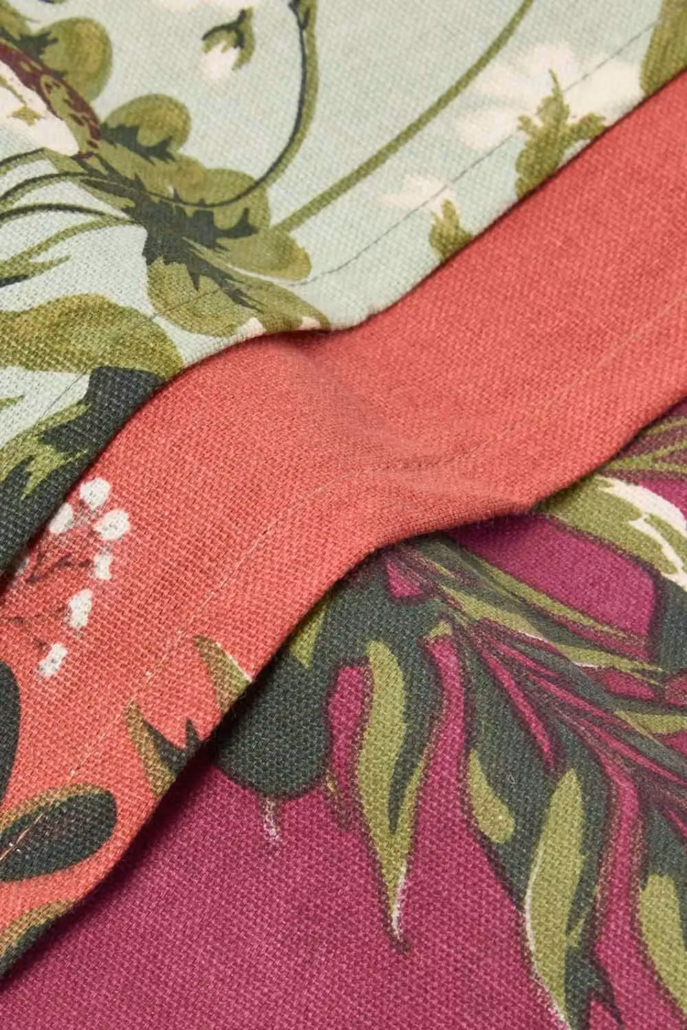 HOMESCAPES Set of 3 Highly Absorbent 100% Cotton Floral Tea Towels, Multicolour, W: 65 cm, H: 45 cm – 3