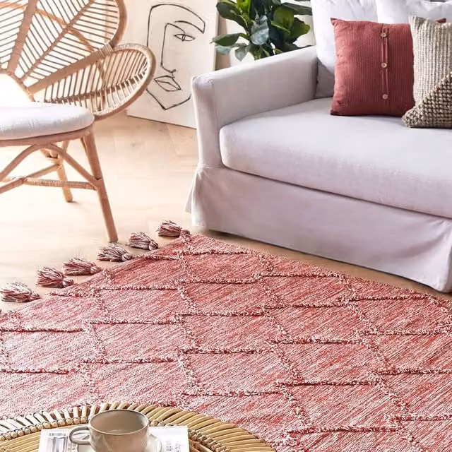 Wyld and Coco Hand Tufted Cotton Geometric Area Rug in Red and White with Tassels, W: 140 cm, L: 200 cm