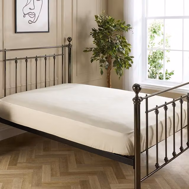 Hotel Pure Luxury Mako Satin Cotton Fitted Sheet in Beige, W/D/H: 140 x 200 cm