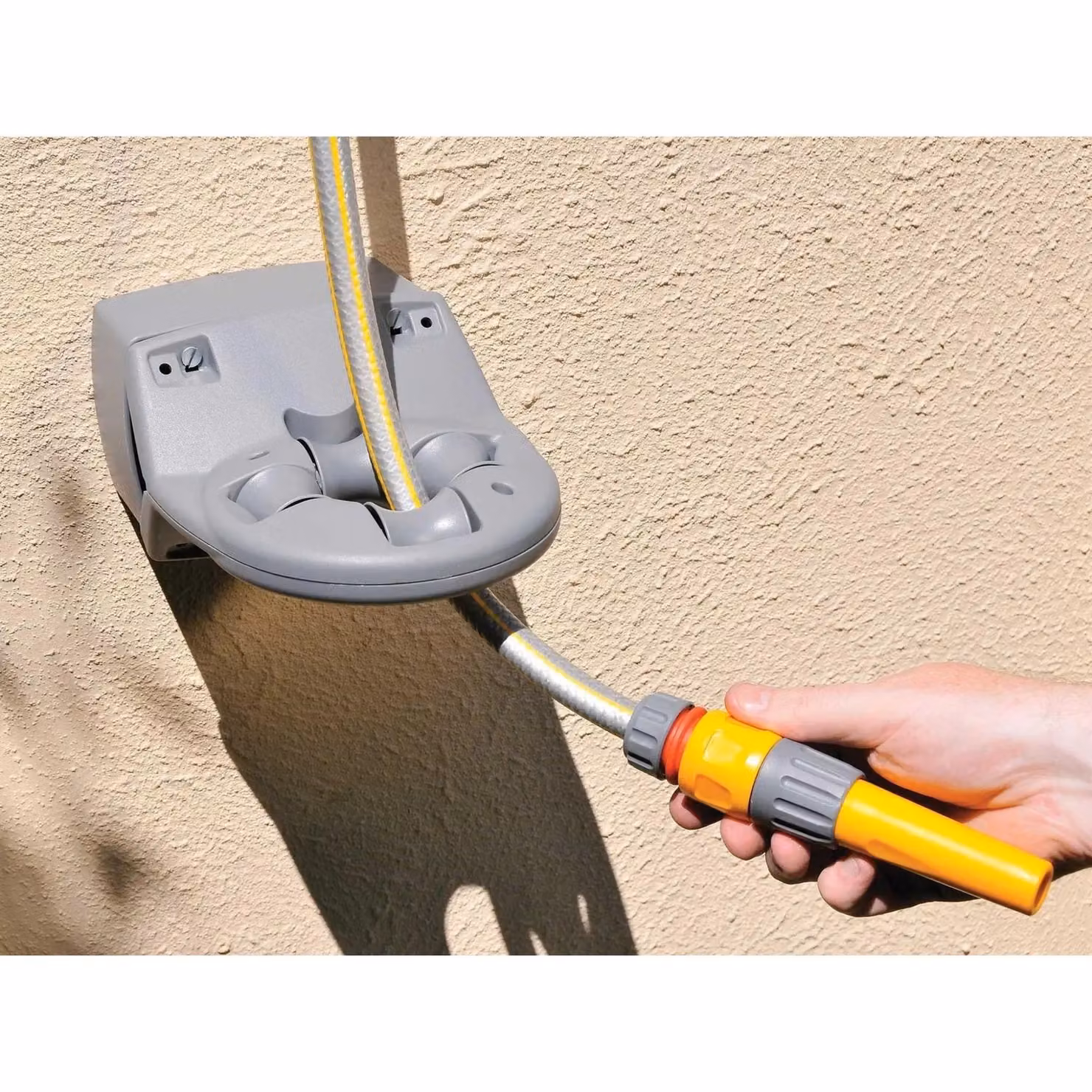 Hozelock 2392 Universal Hose Reel Guide and Corner Bracket, Grey and Multicolour Plastic, Wall-Mounted – 2